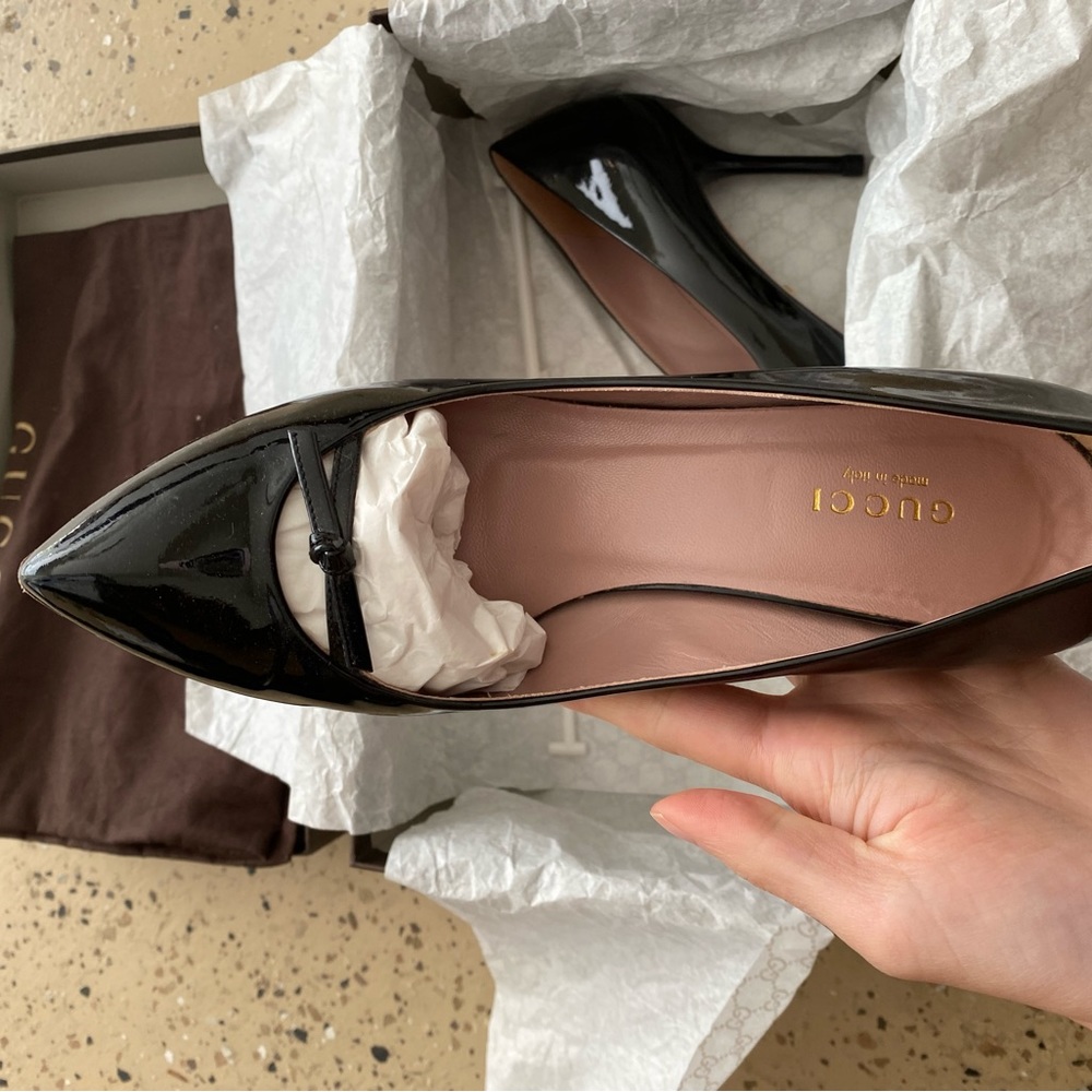 GUCCi heels - black patent in perfect condition!
